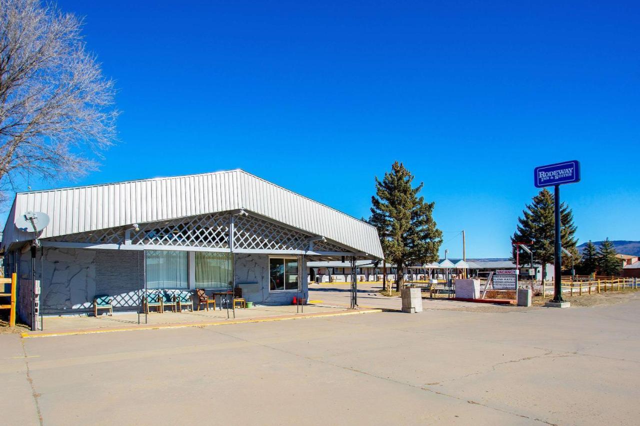 Rodeway Inn & Suites Raton Exterior photo
