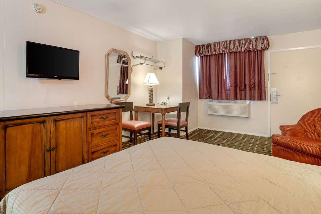 Rodeway Inn & Suites Raton Room photo